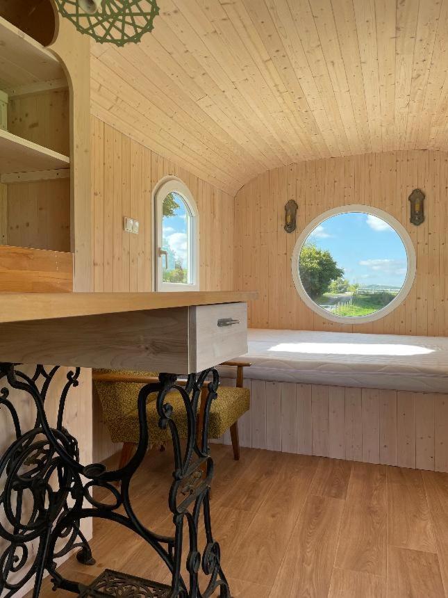 Glamping - Stylova Maringotka V Srdci Ladova Kraje, Pobliz Hlavniho Mesta Prahy Stribrna Skalice Exterior foto