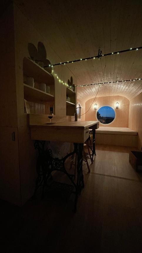 Glamping - Stylova Maringotka V Srdci Ladova Kraje, Pobliz Hlavniho Mesta Prahy Stribrna Skalice Exterior foto