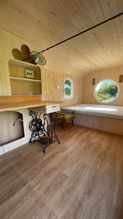 Glamping - Stylova Maringotka V Srdci Ladova Kraje, Pobliz Hlavniho Mesta Prahy Stribrna Skalice Exterior foto